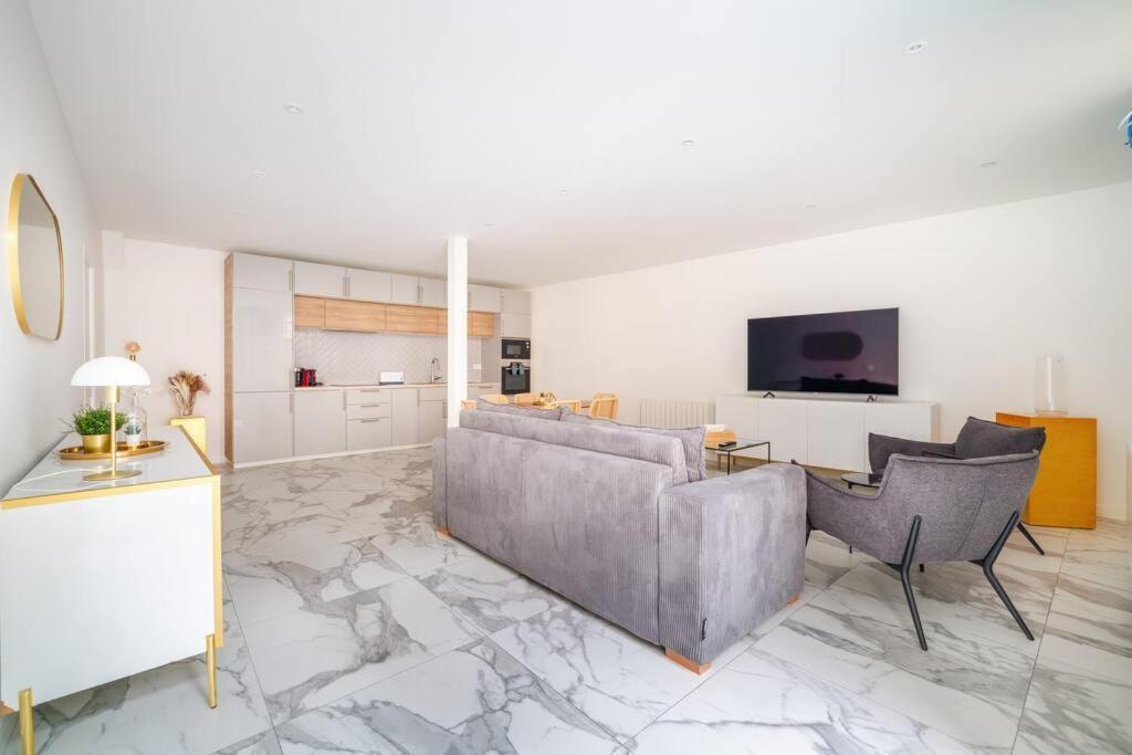 Beautiful Flat For 6 People #6 Apartment อานีแย-ซูร์-แซน ภายนอก รูปภาพ
